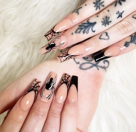 Black Spider Nails, Halloween Nail Design, Texas Nails, Black Halloween Nails, Halloween Acrylic, Halloween Acrylic Nails, Inspired Nails, Spider Webs, Halloween Nail Designs