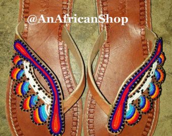 Sandalias africanas Shona. Zulu Masai abalorios por AnAfricanShop Beads Sandals, Chigago Bulls, African Sandals, Fin Fun Mermaid, Decorating Flip Flops, Fin Fun, Bohemian Sandals, Beaded Shoes, Beautiful Sandals