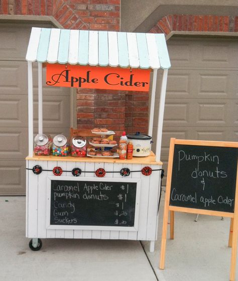 Fall Lemonade Stand, Apple Cider Stand Kids, Apple Cider Bar Wedding, Fall Time Drinks, Cider Bar Wedding, Apple Cider Stand, Cider Stand, Fall Festival Food, Apple Stand