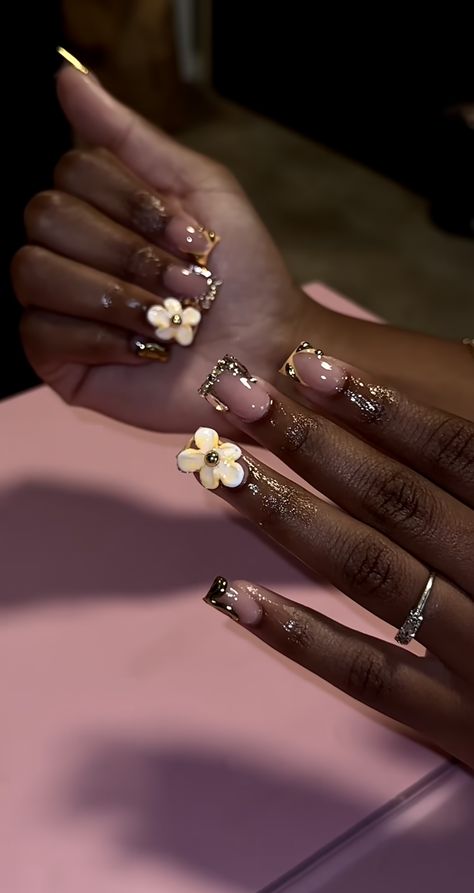 Flower Charm Nails, 21st Bday Nails, Short Nails Inspo, Bday Nails, Nail Essentials, Flower Charm, Nails Inspo, Short Nails, Makeup Nails