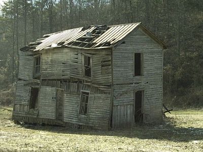 Remade Furniture, Eastern Kentucky, Creepy Places, Lawrence County, Spooky Places, Irish Pride, Family Roots, Old Farmhouse, Abandoned Buildings