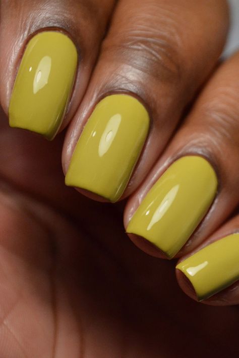 Chartreuse Nails, Dark Skin Nail Polish, Green Nail Polish, Green Nail, Minimal Nails, Hot Nails, Fancy Nails, Chic Nails, Dope Nails