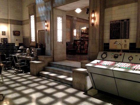 Go Behind the Scenes and See SUPERNATURAL’S Sets and Props — Nerdist Supernatural Bunker Floor Plans, Hbo Supernatural, Supernatural Visuals, Tower Furniture, Spn Aesthetic, Spn Dr, Tiny Tower, Supernatural Aesthetic, Supernatural Dr