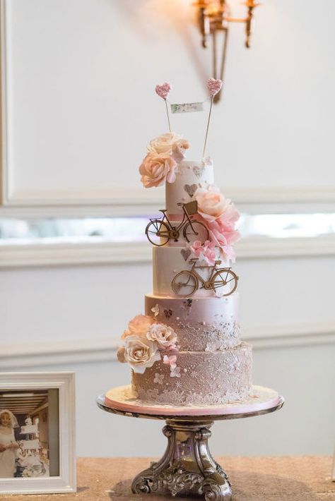 rose gold wedding cake bicycle themed Bike Wedding Cake, Bicycle Couple, Wedding Bike, Bicycle Wedding Cake, Bicycle Themed Wedding, Bicycle Birthday, Black And Gold Cake, Bike Cakes, Bicycle Wedding