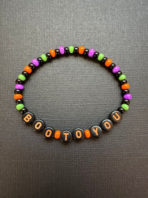 Boo To You beaded stretchy bracelet with glass seed beads in Halloween colors. Perfect for MNSSHP!  Bracelets are available in a variety of lengths.  Pick your custom length from the drop down menu below.  Please be aware that beading may slightly differ from what is pictured as to accommodate selected sizing.  All our bracelets are made with quality in mind.  With that being said, all bracelets should be treated with care while putting on, wearing, and taking off.  Keep dry. Do not swim or bath Halloween Friendship Bracelet Beads, Spooky Bracelet Ideas, Halloween Kandi Ideas, Halloween Seed Bead Bracelet, Bracelet Ideas Halloween, Bracelet Ideas Glass Beads, Seasonal Bracelets, Bracelet Ideas Seed Beads, Fall Jewelry Ideas