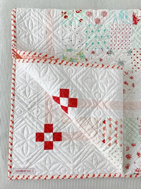 White Quilts Ideas, Modern Scrappy Quilts, Quilts With White Background, Pink Quilts Ideas, Red Quilts Ideas, Red Pink And Green Quilted Throw, Red And Tan Quilts, Red And White Quilts Vintage, Red And White Quilts Flower