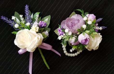 Mauve Corsage, Lilac Corsage, White Flower Corsage, Violet Corsage, Boutonniere Purple, Purple Groomsmen, Gold Corsage, White Corsage, Prom Flowers Corsage