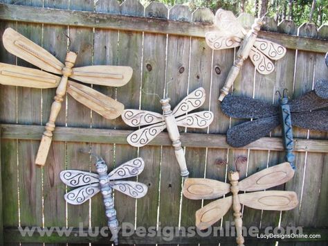 DIY Garden Dragon Flies Dragonfly Yard Art, Diy Table Legs, Ceiling Fan Blades, Dragonfly Art, Yard Project, Fence Decor, Diy Yard, Dragon Fly, Diy Hanging