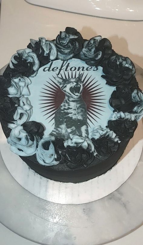 Comidas Aesthetic, Goth Cakes, Dates Cake, 14th Birthday Cakes, 15th Birthday Cakes, 17 Birthday Cake, Music Cake, Funny Birthday Cakes, Creative Birthday Cakes