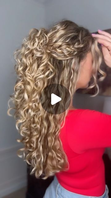 Hairstyle With Braids, Down Curly Hairstyles, Long Layered Curly Hair, Curly Hair Dos, Curly Hair Half Up Half Down, Curly Hair Up, Half Up Hairstyle, Curly Hair Braids, Curly Wedding Hair