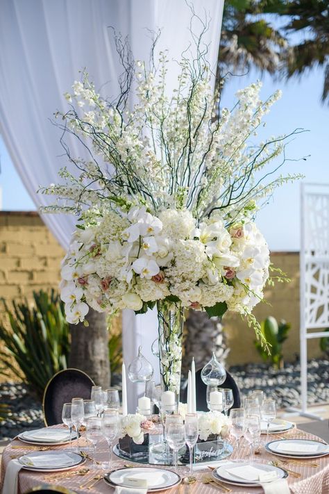 https://www.villadelparaiso.com/ Best Wedding Themes, Best Wedding Decor, Elegant Wedding Theme, Rosarito Mexico, Wedding Decor Floral, Elegant Wedding Themes, Modern Elegant Wedding, Elegant Modern Wedding, Tent Decorations