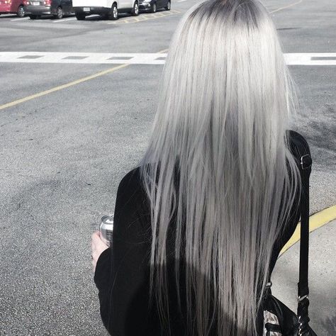 pinterest: @ nandeezy † Long White Hair, Estilo Indie, Boring Hair, Pastel Hair, Hair Inspo Color, Grunge Hair, Dream Hair, Grey Hair, Silver Hair