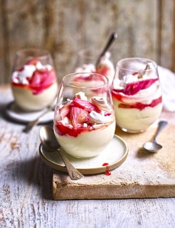 Compote Recipe, Rhubarb Crumble, Rhubarb And Custard, Eton Mess, Dessert Aux Fruits, Rhubarb Recipes, Eat Smarter, Trifle, Fruit Desserts