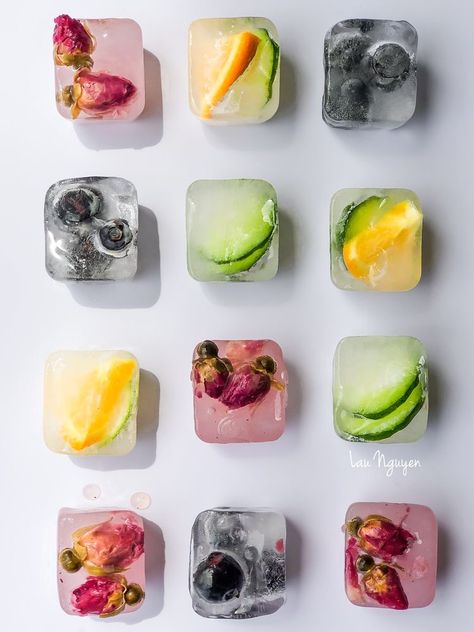 Mom Brunch, Fancy Ice Cubes, Flower Ice Cubes, Flavored Ice Cubes, Fancy Ice, Ice Bowl, Floral Ice, Pretty Cocktails, Fruits And Flowers