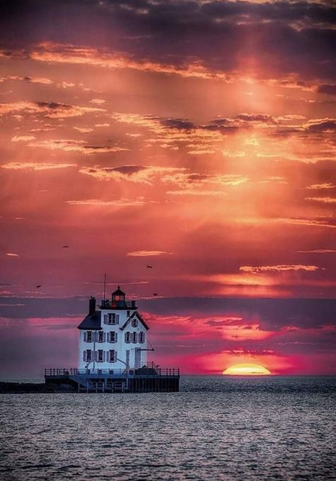 Lorain, Ohio Lighthouse - Jewel of the Port Lorain Ohio, Rust Belt, Lighthouse Pictures, Lake Erie, Cleveland, Lighthouse, Ohio, Sunflower, Lake