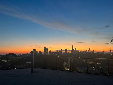 Manhattan skyline from Brooklyn rooftop Brooklyn Rooftop, Brooklyn Night, Nyc Skyline, Manhattan Skyline, Roof Top, Apartment Living, Night Time, Manhattan, Brooklyn