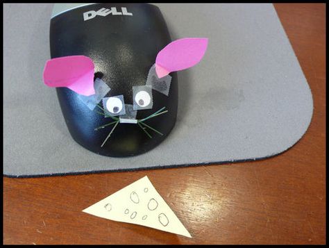 April Fools idea, or just to get a laugh.  Computer mouse to a cute homemade mouse in just seconds! Coworker Pranks, Funny Office Pranks, Work Pranks, Birthday Pranks, Funny April Fools Pranks, April Fools Day Jokes, Harmless Pranks, Office Pranks, Senior Pranks