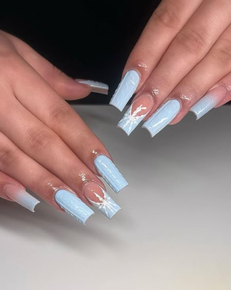 Nails With Stars Acrylic, Christmas Nails Light Blue, Blue Nails With Stars, Light Blue Christmas Nails, Nails Winter Wonderland, Blue Christmas Nails Winter, Acrylic Nails Light Blue, Nails Light Blue, Winter Wonderland Nails