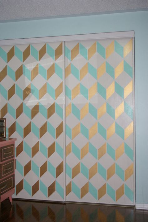 Sliding Wardrobe Doors Makeover, Wallpaper Sliding Closet Doors, Wallpaper On Closet Doors, Closet Door Makeover Ideas, Painting Ideas Bedroom Aesthetic, Wallpaper Closet Doors, Diy Closet Door Makeover, Closet Door Redo, Door Painting Ideas Bedroom Aesthetic