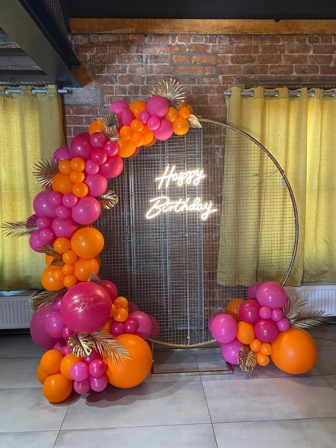 Bright Color Backdrop, Pink And Orange Balloon Arch, Orange Birthday Party Decorations, Sunset Birthday Theme, Pink And Orange Party Decorations, 18th Birthday Decorations, Sunset Party, Simple Birthday Decorations, Orange Party