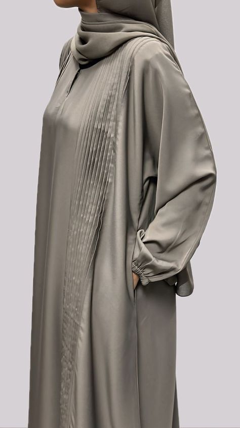 The color is very nice I order XXL and the highlights is exactly fit but the shoulder is quite wide the material is good Elegant Abaya Designs, Luxury Abaya, Islamic Modesty, Casual Abaya, Modern Abaya, Abaya Fashion Dubai, Abaya Black, Abaya Outfit, Moslem Fashion