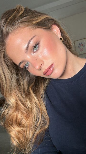 Lila Makeup Looks, Dewy Light Makeup, Soft And Natural Makeup, Tabitha Swatosh Makeup, Blue Eyes Natural Makeup Looks, Lila Childs Makeup, Spring Makeup Aesthetic, Warm Toasty Makeup, Cool Girl Makeup Looks