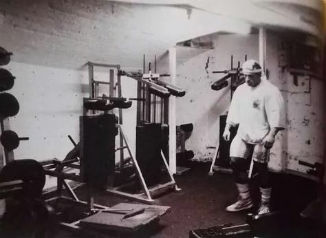 Grunge Gym Aesthetic, Old School Gym Aesthetic, Old School Gym, Old School Weightlifting, Dark Gym Asethic, Old School Powerlifting, Dorian Yates, Gym Wallpaper, Shooting Sports