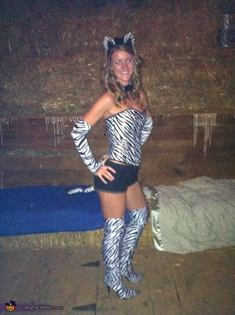 White Tiger Halloween Costume, Zebra Halloween Costume Women, Party Animals Halloween Costume, Zebra Costume Women, Jungle Theme Parties Outfit, Zebra Costume Diy, Party Animals Costume, Halloween Animal Costumes, Animal Print Costume