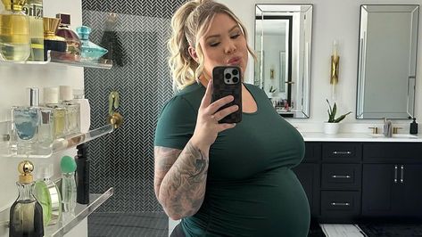 On Friday's episode of her Barely Famous podcast, Kailyn Lowry revealed she welcomed twins with her boyfriend Elijah Scott, giving birth to her sixth and seventh children, a boy and a girl. The Teen Mom alum detailed her labor and delivery experience on the podcast, sharing that she delivered the twins via C-section. James Pickens Jr, Kailyn Lowry, Expecting Twins, Motherhood Journey, Labor And Delivery, C Section, Giving Birth, Baby Makes