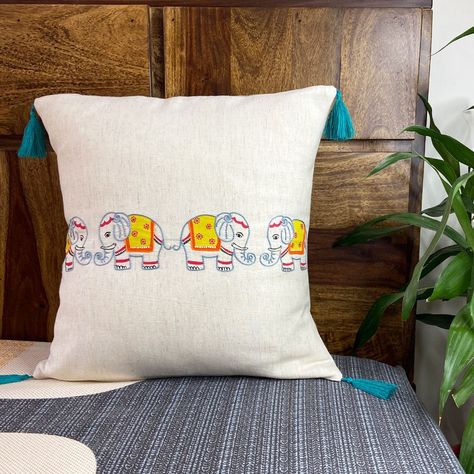 Customized Clothes, Simple Envelope, Hand Painted Pillows, Applique Cushions, Cushion Embroidery, Fabric Painting On Clothes, Crochet Cushion, Pillow Embroidery, Beauty In Simplicity