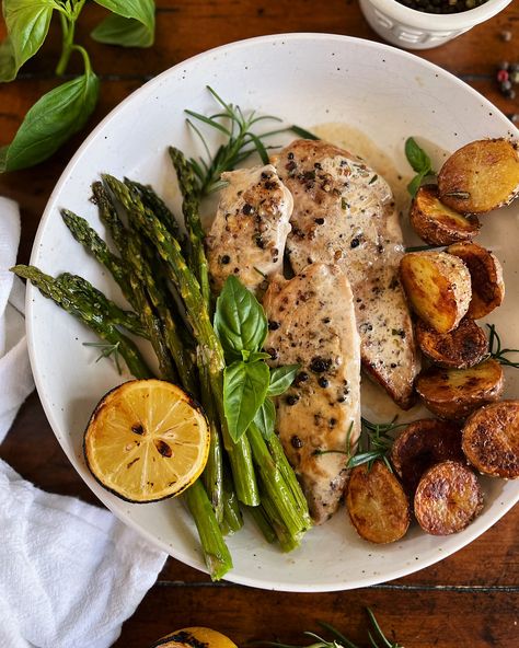 Chicken Au Poivre with Lemon Asparagus & Rosemary Roasted Potatoes — Daniela's Dish Roast Chicken Sides, Roasted Asparagus And Potatoes, Creamy Peppercorn Sauce, Rosemary Roasted Potatoes, Rosemary Potatoes, Lemon Asparagus, Sweet Potato Gnocchi, Homemade Gnocchi, Chicken Asparagus