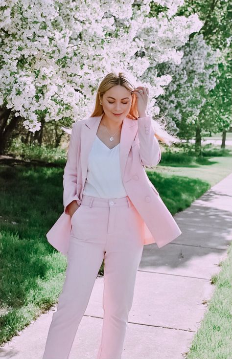 How to Wear a Pink Power Suit #fashion #style #powersuit #pink Pink Power Suit, Pink Suits Women, Executive Women, Pink Ladies Outfit, Bridesmaid Suits, Infinity Top, Pink Pants Outfit, Light Pink Pants, Pink Tuxedo