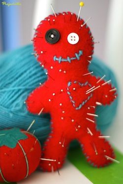 Pincushion Diy, Diy Pincushion, Doll Pincushion, Diy Pin Cushion, Pincushion Tutorial, Dammit Doll, Pin Cushions Patterns, Voodoo Doll, Pin Doll