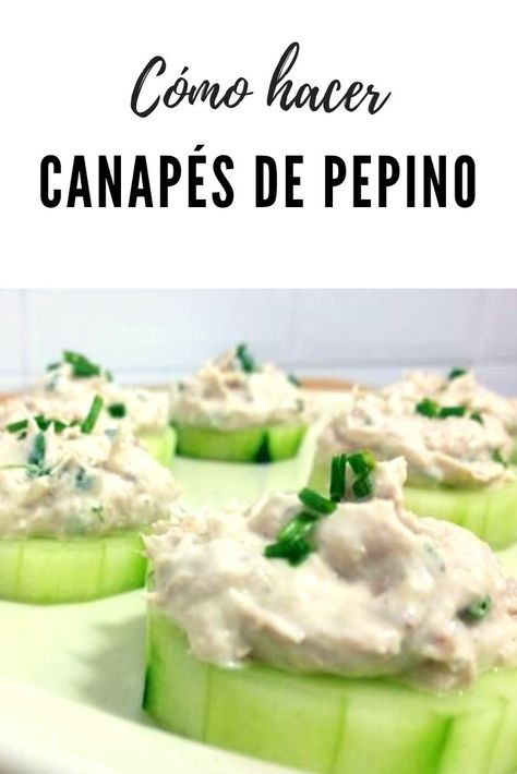 Canapés de pepino con mousse de salmón. Hoy vamos a ver cómo podemos hacer unos fáciles, ricos y divertidos canapés de pepino. Además de ser todas esas cosas estos canapés de pepino pueden ser muy ligeros si elijemos para nuestra receta queso de untar bajo en grasa. Lo mejor es que se preparan en un instante y son una delicia de lo mas original y nada caros. Si tienes invitados no dudes en poner en tu mesa estos canapés de pepino. #canapes #lacocinadelila Canapes Faciles, Spanish Food, Green Juice, Potato Salad, Cucumber, Lunch Box, Chef, Salad, Snacks