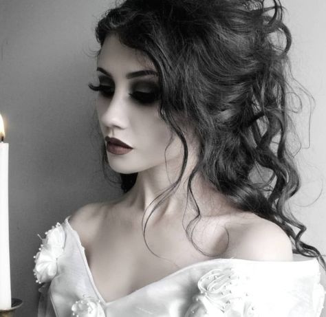 Poison Nightmares, Maquillage Goth, Goth Bride, Gothic Wedding Theme, Haunting Beauty, Gothic Hairstyles, Goth Hair, Goth Wedding, Dark Wedding