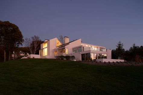 Mill Neck, New York - Modern - New York - by Narofsky Architecture + ways2design | Houzz John Wick House, Award Winning Architecture, Privacy Wall, Court Yard, Architecture Awards, Expensive Houses, Minimal Modern, Architecture And Design, Mid Century House