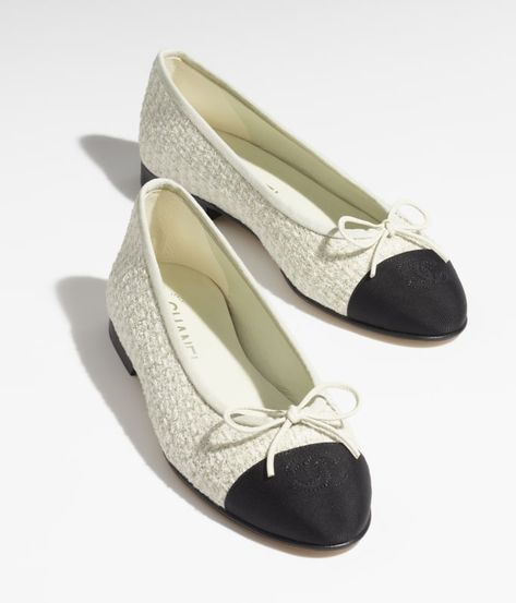 Chanel Ballerina, Chanel 2023, Moda Chanel, Chanel Flats, Chanel Store, Chanel Tweed, 2023 Ss, Fashion Shoes Flats, Fashion Chanel