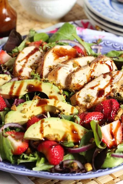 Strawberry Avocado Salad with Balsamic Chicken - The Suburban Soapbox Apple Cranberry Salad, Strawberry Avocado Salad, Strawberry Chicken Salad, Balsamic Chicken Recipes, Strawberry Avocado, Balsamic Vinegar Chicken, Spring Salad Recipes, Avocado Health Benefits, Recipe Girl