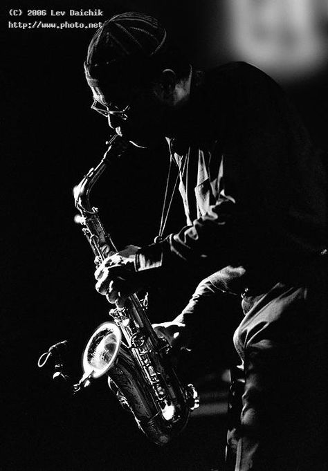 Jazz Musicians Photography, Saxophone Photoshoot, Saxophone Photography, Arte Jazz, Jazz Saxophonist, Jazz Saxophone, Musician Portraits, Musician Photography, Saxophones