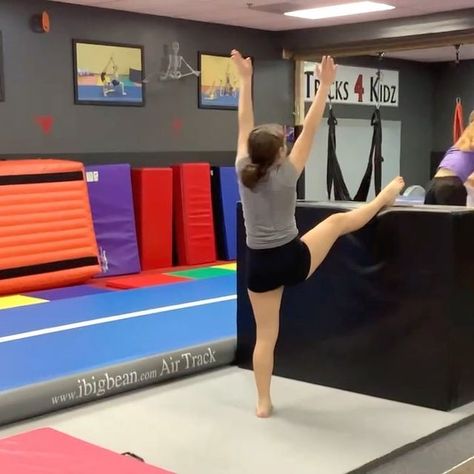 tricks4kidz.com on Instagram: "Getting a leg up @tricks4kidz This drill sure helped her front aerial! If you are new to this drill, start on a lower surface and work your way up! #frontwalkover #acrobatics #legupdrills #t4kaerialtips #t4kfrontaerials #tumbling" Front Aerial Drills, Aerial Drills, Front Aerial, Front Walkover, Air Track, Dancer Workout, Drills, Tumbling, Dancer