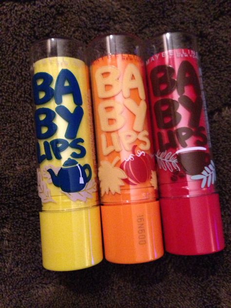 Baby Lips Holiday Spice Baby Lips Collection, Makeup Geek Eyeshadow, Baby Lips Maybelline, Y2k Makeup, Cute Nail Polish, Lip Balm Collection, Eos Lip Balm, Teen Girl Room Decor, Lip Gloss Collection