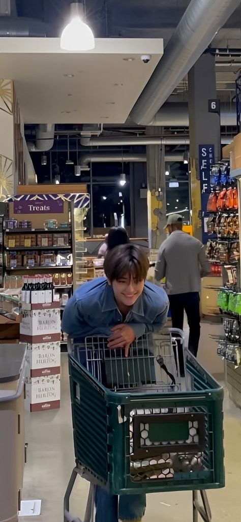 Grocery Date, Bf Material Aesthetic, Nct Jaemin, Phone Lockscreen, Bf Material, Bad Idea, Lockscreen Wallpaper, Random Pics, Boyfriend Material