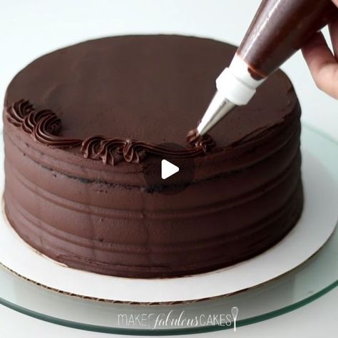 Chocolate Frosted Cake Decorating Ideas, Good Chocolate Cake Recipes, Cake Decorating Chocolate Frosting, Chocolate Buttercream Cake Decoration, Chocolate Icing Decorating Ideas, Chocolate Frosted Cake Decorating, Simple Chocolate Cake Decoration Birthday Decorating Ideas, How To Decorate Chocolate Cake, Chocolate Layer Cake Decoration