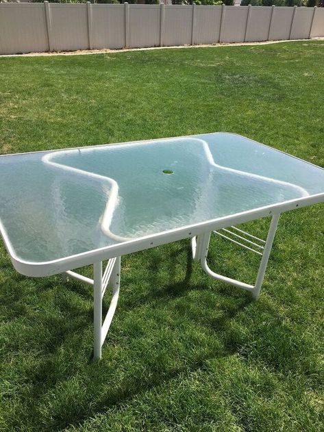 If you're looking for ways how to update tired outdoor furniture, check out this easy diy outdoor glass table makeover. You'll learn how to paint a glass top patio table. Glass Outdoor Table Makeover, Outdoor Glass Table Makeover, Glass Table Makeover, Glass Table Redo, Diy Glass Table, Patio Table Redo, Outdoor Glass Table, Faux Wood Paint, Old Wood Table