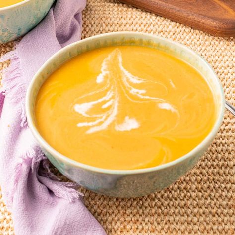 Carrot Leek Soup, Stovetop Soup, Navy Bean Soup, Pureed Soup, Light Salad, Leek Soup, Carrot Soup, Chopped Carrots, Baby Carrots