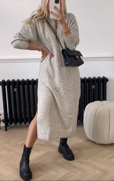 Beige Maxi Dress Outfit, Long Sweater Dress Outfit Winter, Long Knitted Dress Outfit, Maxi Sweater Dress Outfit, Long Sweater Dress Outfit, Sweater Dress Outfit Fall, Sweater Dress Outfit Winter, Beige Long Dresses, Cosy Winter Outfits