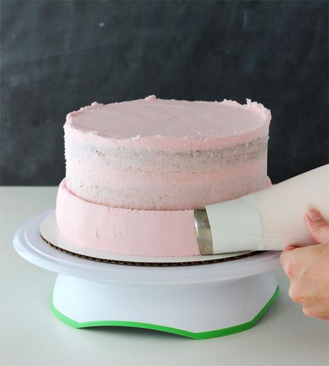 Frost A Cake, Cake With Buttercream, Smooth Cake, Creative Cake Decorating, Best Chocolate Cake, Easy Cake Decorating, Buttercream Icing, Cake Icing, Cake Decorating Tutorials