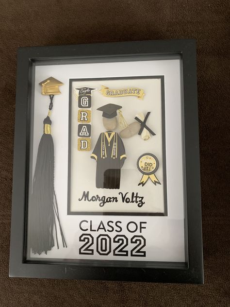 Idea For Graduation, Farewell Gift Ideas For Seniors, Graduation Present Ideas, Graduation Canvas, Creative Graduation Gifts, Graduation Art, Graduation Party Gifts, Graduation Cards Handmade, Graduation Crafts