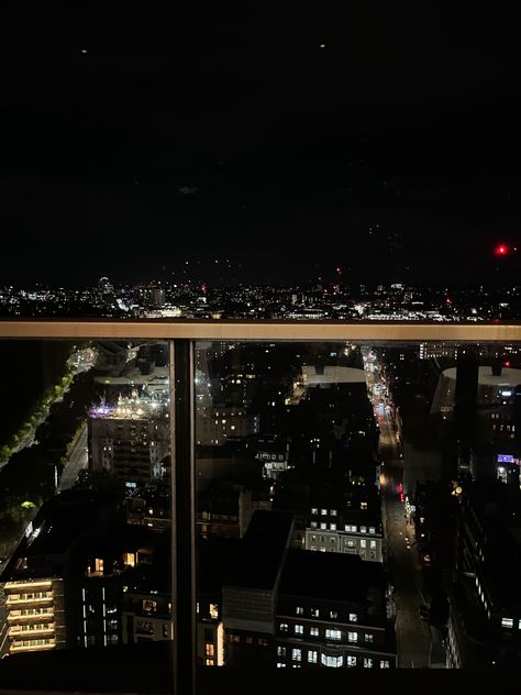 London city view at night from a balcony Balcony View City, Balcony City View Night, Balcony Night Aesthetic, Balcony Aesthetic Night, Home Balcony Design, London Balcony, Balcony Background, Home Balcony Ideas, Cement Home Decor