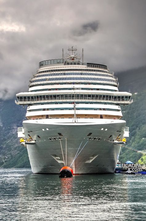 Lucadea.com - La Costa Diadema nel fiordo di Geiranger Stavanger, Umbria